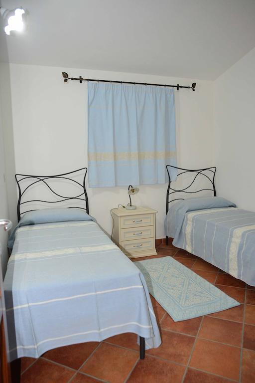 Oleandro Apartman Lotzorai Szoba fotó