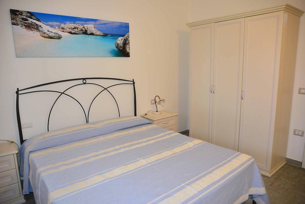 Oleandro Apartman Lotzorai Szoba fotó
